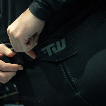 Hose trialTW Discovery entworfen von Trialworld