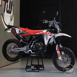 FANTIC XM 50cc Supermotard Leistung rot