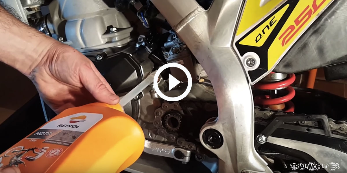 Tutorial para cambiar el aceite a una moto de trial | VIDEO